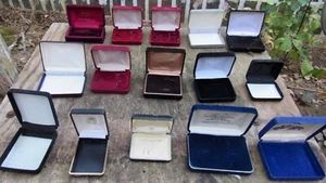 Lote 15 Dif JOYERÍA Exhibición CAJA DE REGALO Estuches FIELTRO Hebilla SEDA PRESENTACIÓN RARO EN MUY BUEN ESTADO+ - Imagen 1 de 16