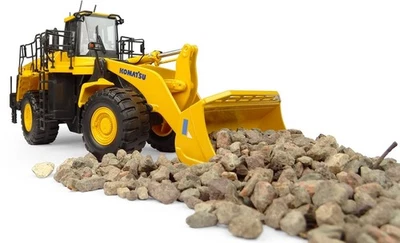 UNIVERSAL HOBBIES,KOMATSU WA600-8 loader, 1/50, UH8153 - Image 1 of 4