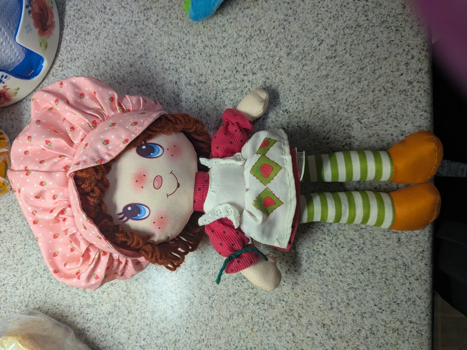 Muñeca de tela de trapo suave de felpa Strawberry Shortcake 2015  Foto 1 de 1