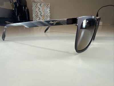 Lente polarizada Maui Jim Naupaka MJ 775-01M quadrada bronze escuro/marrom #248 - Imagem 1 de 4