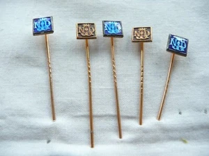 lot de 5 épingles ancienne en métal à décors de NDL (NOTRE DAME DE LOURDES ) - Bild 1 von 4