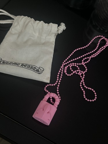CHROME HEARTS Ciondolo lucchetto silicromo cuori cromati rosa + collana catena perline