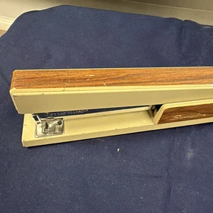 Vintage Swingline Hefter 767 braun hellbraun beige Holzmaserung hergestellt in den USA TOP! - Bild 1 von 5