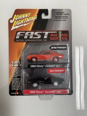 1:64 Johnny Lightning Set Camaro + Corvette - Immagine 1 di 3
