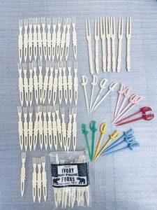 Vintage Kunststoff Cocktail Plektren Lot 76 Hors D'oeuvre Gabeln Schwerter Olive Party Bar - Bild 1 von 13