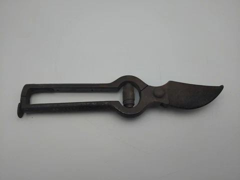 Vintage Hand Pruner Pruning Garden Shears 9”Steel Parrot Beak Wire Cutter Spring Cover