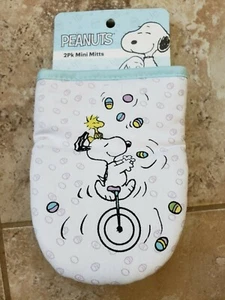 2 NEUE Ostern Küche Ofen Mini Handschuhe Snoopy Woodstock Jonglieren Ostereier - Bild 1 von 5