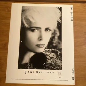 Toni Halliday Pressefoto 8 x 10". Curve, WTG Records 1989. - Bild 1 von 2