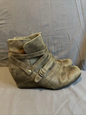 Baretraps Boots Womens 9M Taniya Zip Wedge Ankle Bootie Brown Faux Leather - Image 1 of 4