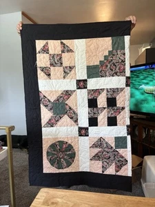 Handgefertigte Blumen Abstrakt Schwarz Pfirsich Weiß Grün Quilt UNIKAT - Bild 1 von 9
