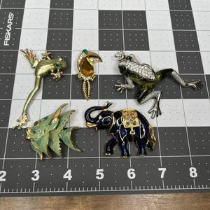 Lot Of 5 Brooch Pins Animals Frogs Elephant Bird, Enameled Fish Roger Van S - Picture 1 of 15