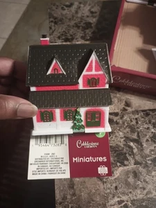 Haus Miniatur 5" Weihnachtsdorf LED Wohndeko Kopfsteinpflaster Ecken NEU - Bild 1 von 3