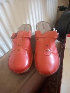 Brand New,In BOX With Tags, Size 8, Red Leather Clogs, PAVERS - Picture 1 of 14