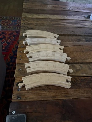 Thomas Wooden 6 1/2 Curva Track Gran Curva de Aprendizaje 6 PC Foto 1 de 2