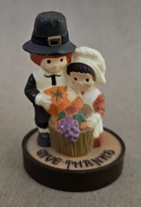 Vintage Hallmark Merry Miniatures Pilgrims Give Thanks Figurine Thanksgiving - Bild 1 von 5