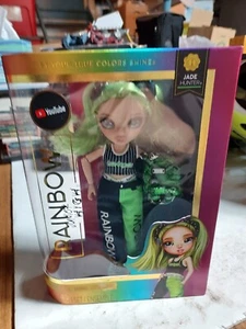 RAINBOW HIGH JUNIOR HIGH JADE HUNTER GREEN FASHION DOLL WITH BACKPACK NEW IN BOX - Photo 1 sur 2