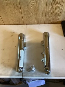 NEW HARLEY DAVIDSON CHROME 41MM FORK LOWERS SHOWA 46589-06 FXDWG FXD FXDL - Foto 1 di 11