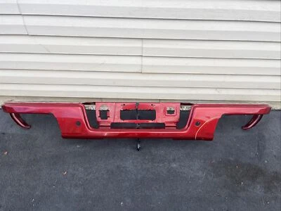 2015-2021 Chevrolet Colorado GMC Canyon para-choque traseiro vermelho com furo de sensor OEM USO - Imagem 1 de 4