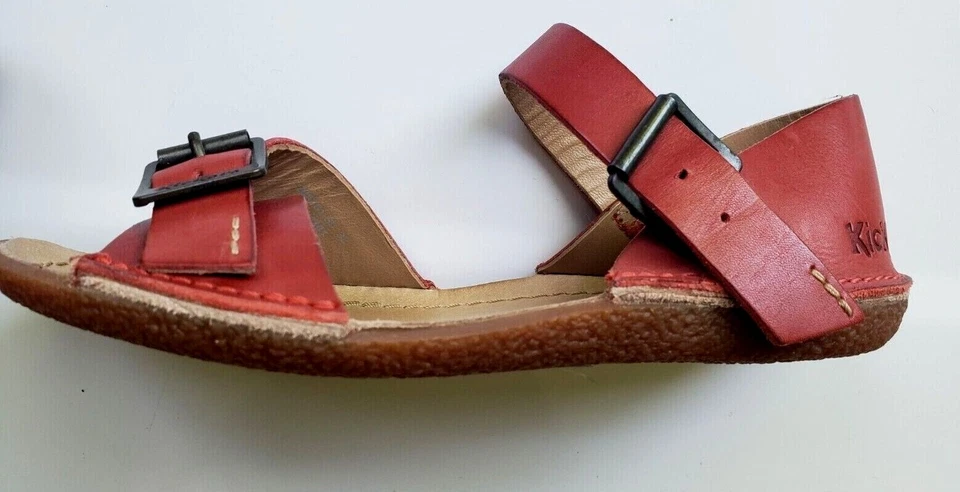 Kickers Pastille1 Girls Boys Buckled Red Leather Open Toe Shoes Sz Eur 32 US 1  - Image 1 of 4