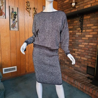 De Colección Años 80 Metálico Plateado Lurex Vacaciones Tejido Suéter + Falda Lápiz Conjunto Traje M/L Foto 1 de 4