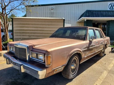 1980 1989 Lincoln Town Car OEM Left Front Lamp Lower Cornering Lamp - Image 1 of 4