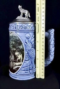 De colección Scouting the Bluffs Gres Stein Cry of the Wolfpack Series - Tankard - Imagen 1 de 9