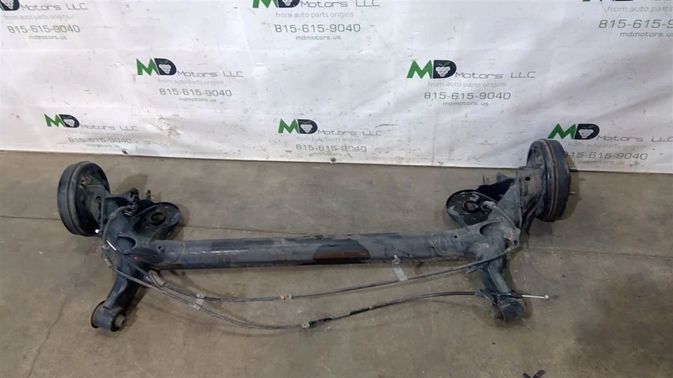 Conjunto de viga de eje de suspensión trasera Mitsubishi Mirage 2017-2023 OEM 4120A273 Foto 1 de 4