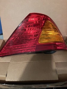 2000-2002 Toyota Avalon tail light assembly Passenger side - Picture 1 of 6