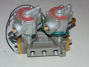 Conjunto de válvula neumática fuelle Schrader con actuadores dobles K025 120 V - Imagen 1 de 7