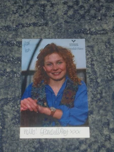 GLENDA McKAY -EMMERDALE / CORONATION ST- POSTCARD PHOTO SIGNED. (DEDICATED) - Picture 1 of 1