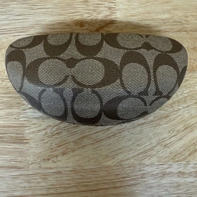 Porta-óculos clássico bronzeado e marrom COACH face dura articulada clamshell - Imagem 1 de 3