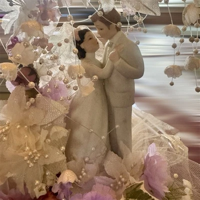 (Juego de 3 piezas) Decoración de pastel de pareja de boda Y2K de colección + flautas de porcelana para novios y novios Foto 1 de 4