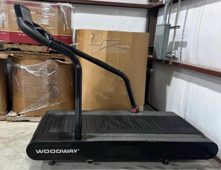 Cinta de correr comercial Woodway XL PRO 27 con pantalla de entrenador personal Foto 1 de 4