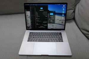 Apple Macbook Pro , 15 inch , 256 GB , 16GB , Touch Bar - Afbeelding 1 van 2
