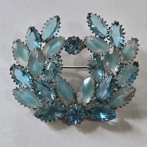 Vintage Unsigned Weiss Blue Frosted Rhinestone Brooch Pin Laurel Wreath RARE - Picture 1 of 13