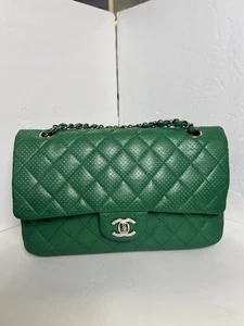 Chanel Green Perforated Medium Classic Double Flap Silver Hardware - Bild 1 von 9