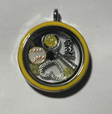 Pittsburgh Pirates MLB Memory Charm Locket w/ 22 IN chain NEW - Image 1 of 3