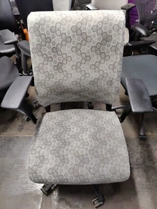 Steelcase Think Office Desk Chair oval fabric pattern - Picture 1 of 6