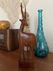 VINTAGE HAND CARVED TEAK ANTELOPE DEER STATUE RETRO MID CENTURY DECORATIVE 14”H - Bild 1 von 9