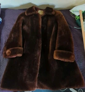 Vintage Mouton Fur Coat 1920-1930 - Picture 1 of 14