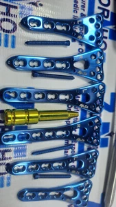 Locking Distal Radius Volar plates 3 to 5 holes L &R & screws Set of 62 pcs TT - Picture 1 of 5