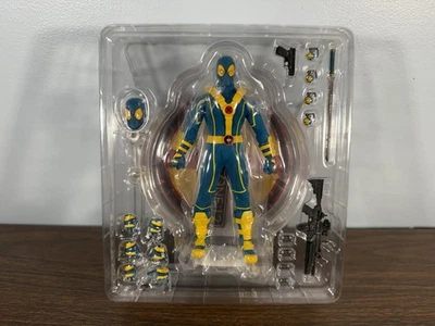 Mezco One 12 Deadpool X-Men Blue Yellow 2017 SDCC Exclusive 6” Action Figure - Image 1 of 4