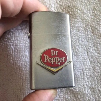 ENCENDEDOR DR. PEPPER BIG A LINE LITE-RITE VINTAGE DELGADO EN CAJA ORIGINAL SIN USAR RARO Foto 1 de 4