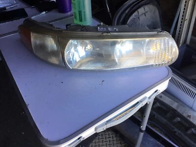 Faro delantero usado lateral Buick Century PASAJERO 1997-2004. Foto 1 de 3