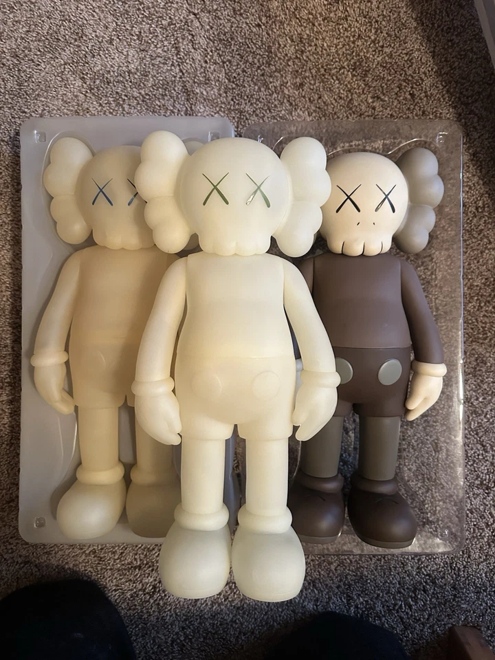 Kaws Cinco Años Después GITD Figura Medicom Auténtica Foto 1 de 4