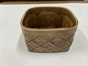 Fioriera vintage in ceramica con cesto stile intreccio, arredamento casa - Foto 1 di 11