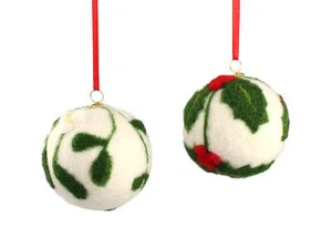 The Makerss Felting Kit - Holly & Mistletoe Bauble Needle Felt Kit - Picture 1 of 5