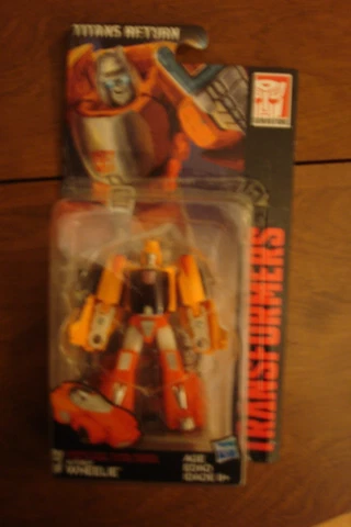 Transformers Titans Return Autobot Wheelie Legends Class Hasbro **BENT CARD** Cover