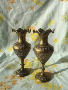 Pair of 2 Vintage Brass Etched Vases Floral Leaves Fluted Ruffle Top Beautiful - Picture 1 of 6