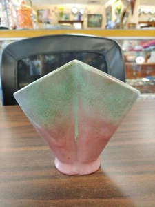 ATEMBERAUBENDE MUNCIE KERAMIK GRÜN ÜBER FLIEDER SERVIETTENVASE - Bild 1 von 6